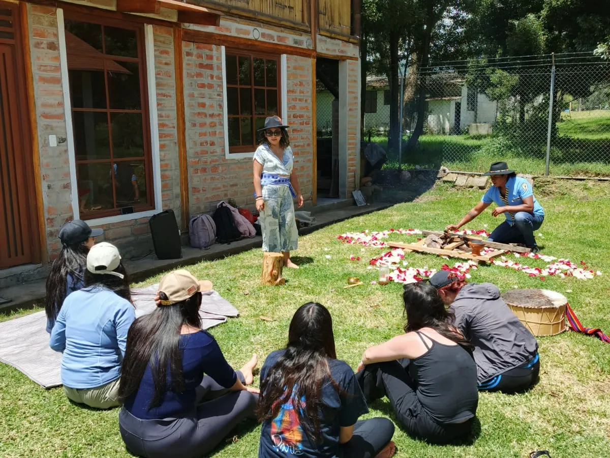 Círculo de sanación al aire libre guiado por Equimente
